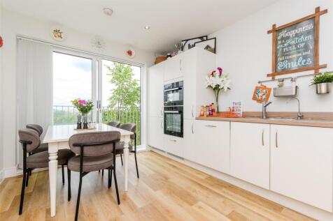 3 bedroom town house for sale