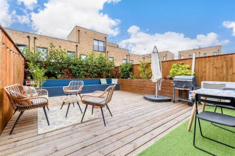 3 bedroom town house for sale