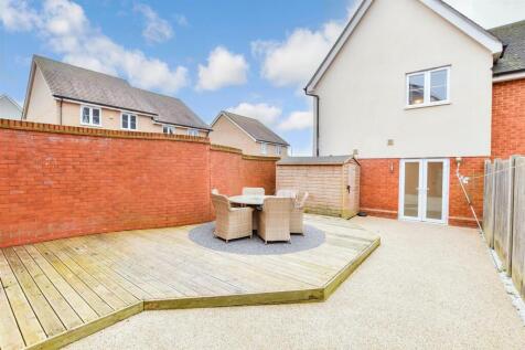 3 bedroom semi-detached house for sale