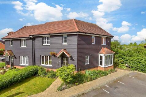 Southfields Way, Harrietsham... 3 bed semi