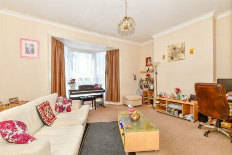 1 bedroom ground floor flat for sale