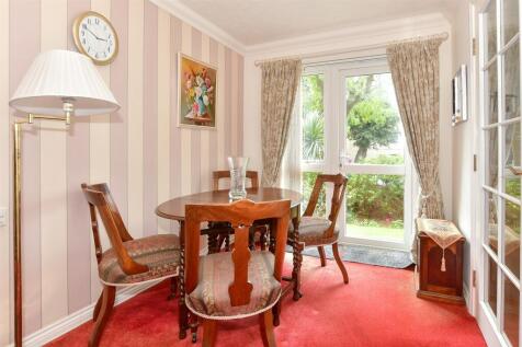 2 bedroom ground floor flat for sale