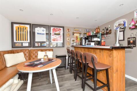 4 bedroom terraced house for sale