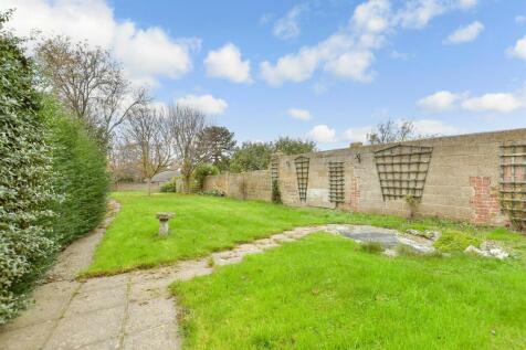 2 bedroom detached bungalow for sale