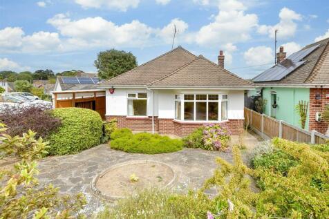 2 bedroom detached bungalow for sale