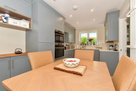 2 bedroom ground floor flat for sale