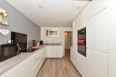 5 bedroom semi-detached house for sale