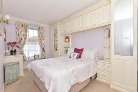 2 bedroom ground floor flat for sale