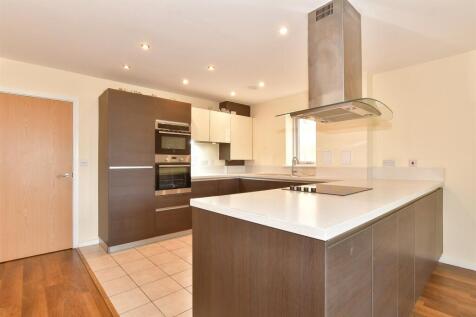 5 bedroom semi-detached house for sale