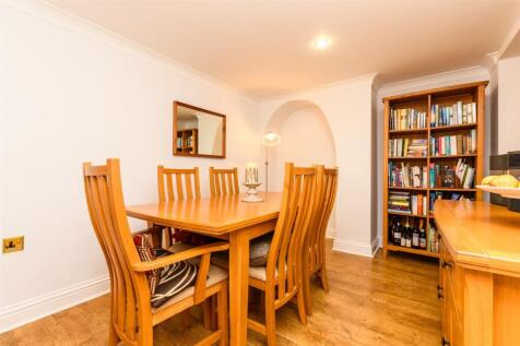 2 bedroom ground floor flat for sale