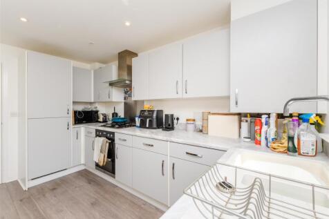 4 bedroom end of terrace house for sale