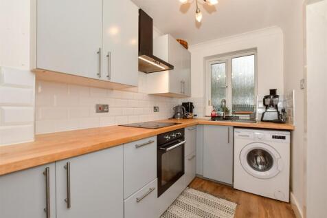 2 bedroom maisonette for sale