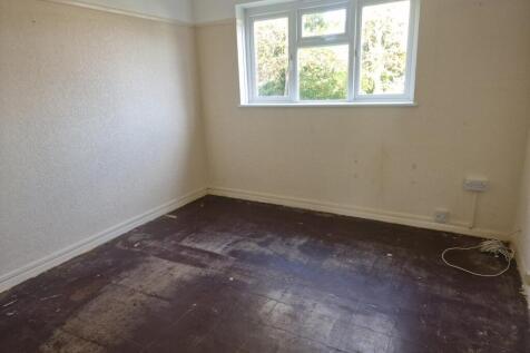 1 bedroom ground floor flat for sale