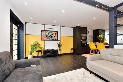 4 bedroom terraced house for sale