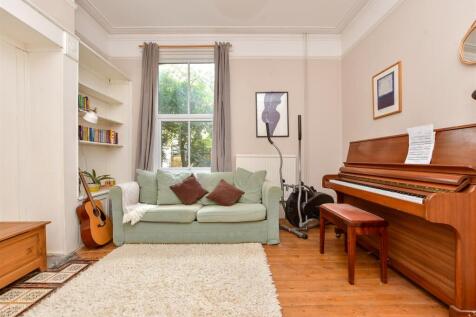 5 bedroom semi-detached house for sale