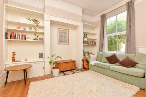 5 bedroom semi-detached house for sale