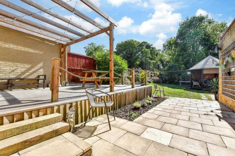4 bedroom semi-detached house for sale