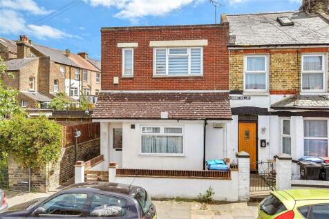 2 bedroom ground floor maisonette for sale