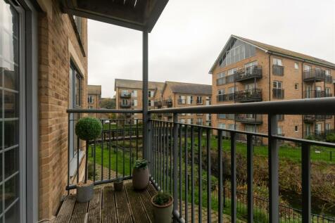 3 bedroom ground floor flat for sale