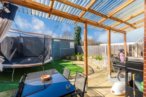 2 bedroom ground floor maisonette for sale
