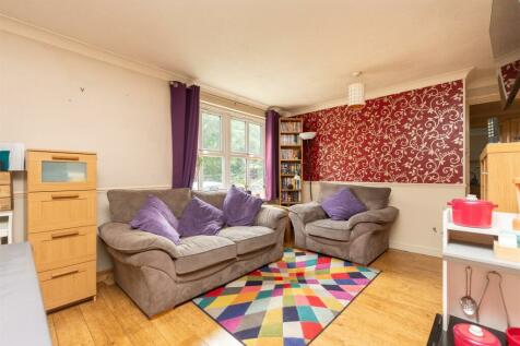 2 bedroom ground floor flat for sale