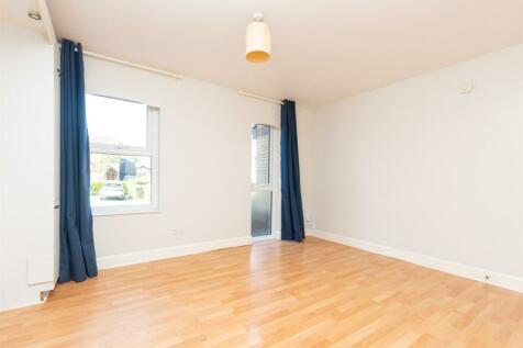 Studio flat for sale