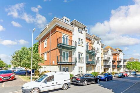 2 bedroom ground floor flat for sale