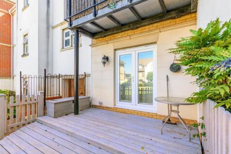 2 bedroom ground floor flat for sale