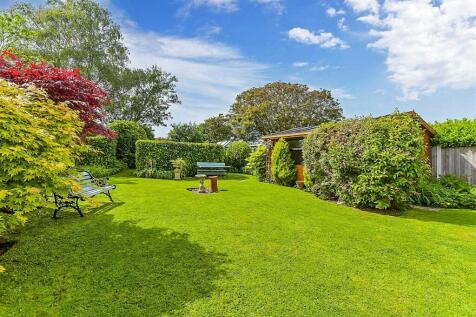 4 bedroom detached bungalow for sale