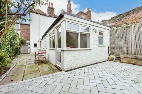 2 bedroom link detached house for sale