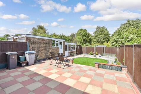 2 bedroom semi-detached bungalow for sale