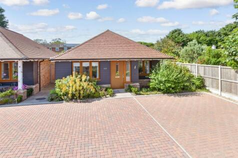 2 bedroom detached bungalow for sale