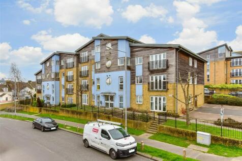 2 bedroom ground floor flat for sale
