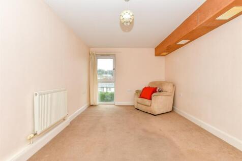 2 bedroom ground floor flat for sale