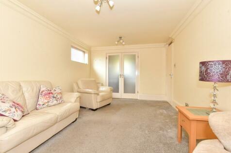 2 bedroom ground floor flat for sale