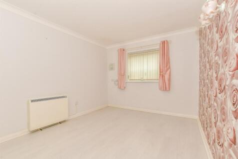 1 bedroom ground floor flat for sale