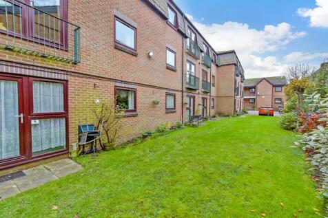1 bedroom ground floor flat for sale