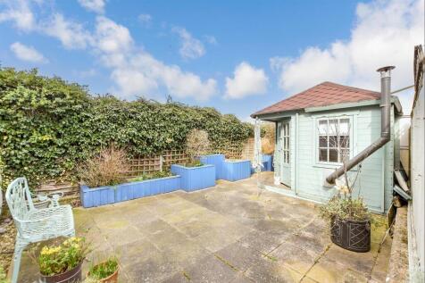 Droveway Gardens, St Margaret's Bay... 2 bed ground floor flat for sale