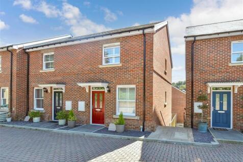3 bedroom town house for sale