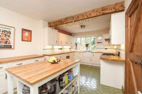 4 bedroom terraced house for sale