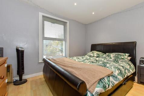 2 bedroom maisonette for sale