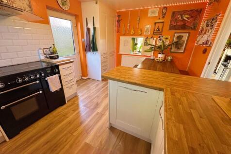 3 bedroom link detached house for sale