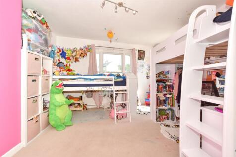 2 bedroom maisonette for sale