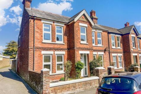 3 bedroom end of terrace house for sale