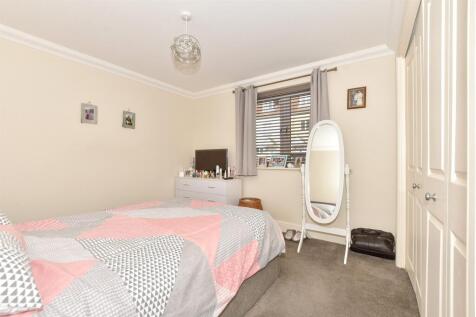 2 bedroom ground floor flat for sale