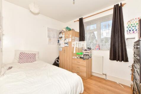 2 bedroom ground floor flat for sale