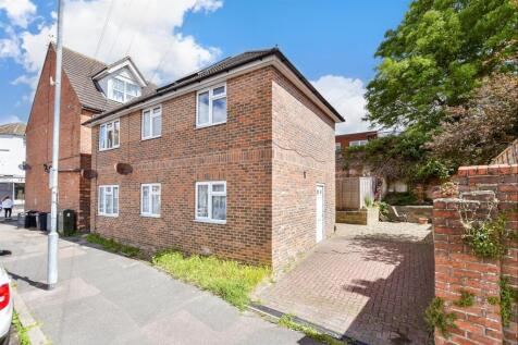 Bradstone Avenue, Folkestone, Kent 2 bed ground floor flat for sale