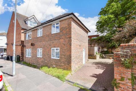 Bradstone Avenue, Folkestone, Kent 2 bed ground floor flat for sale