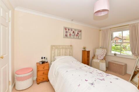 1 bedroom ground floor flat for sale