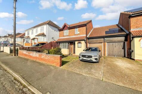 4 bedroom link detached house for sale